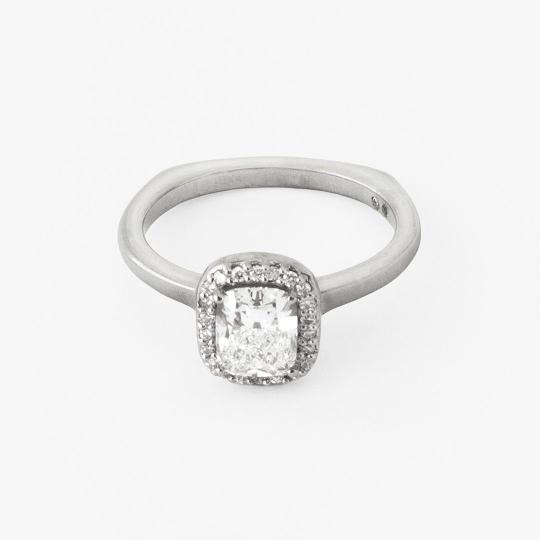 Anillo Halo Cushion con Diamantes